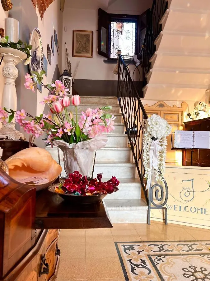 Jasmine Cottage Luni Couette-café