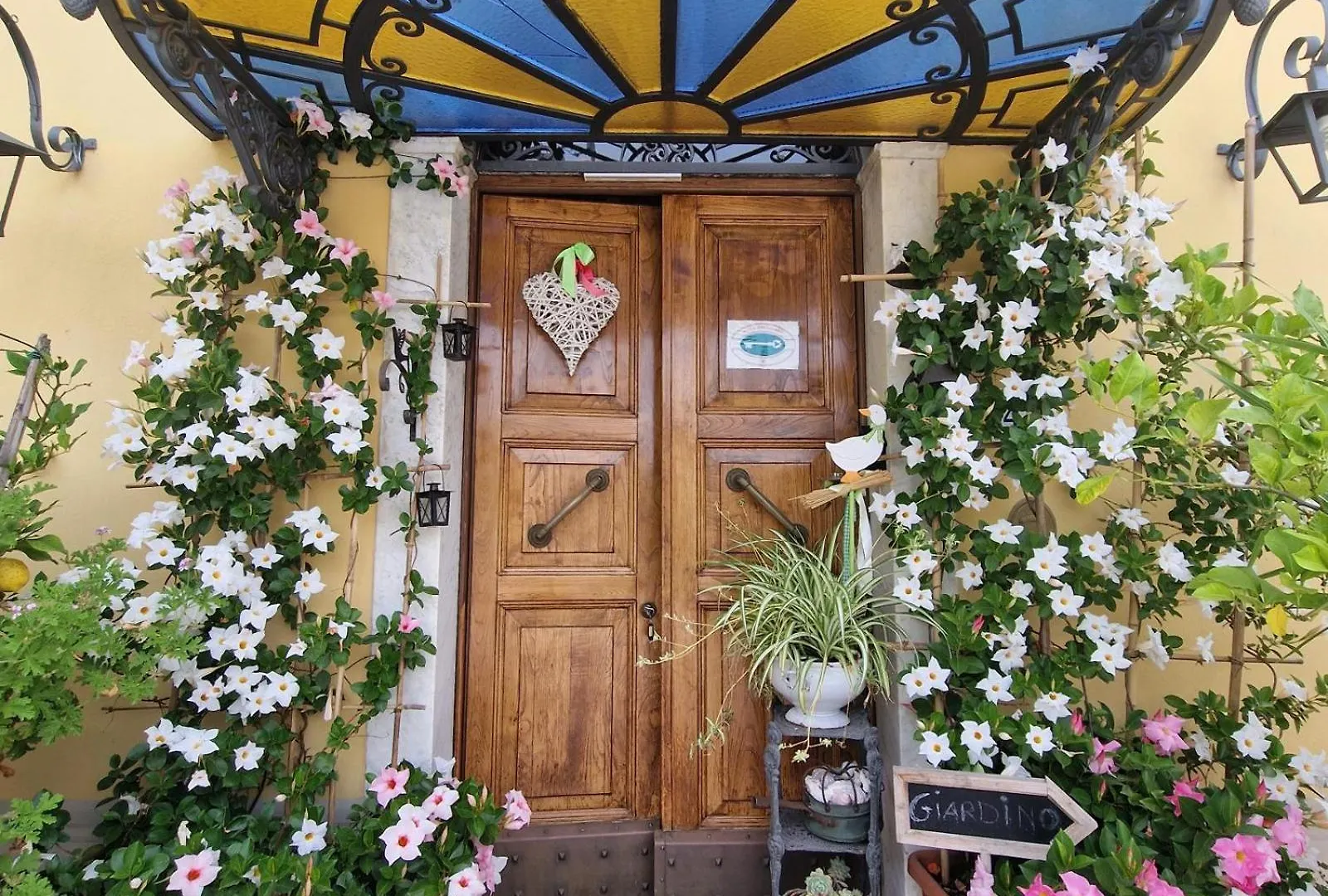 Jasmine Cottage Luni Couette-café