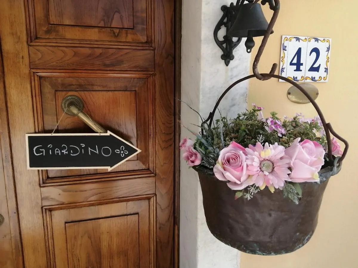 Bed & Breakfast Jasmine Cottage Luni Italy